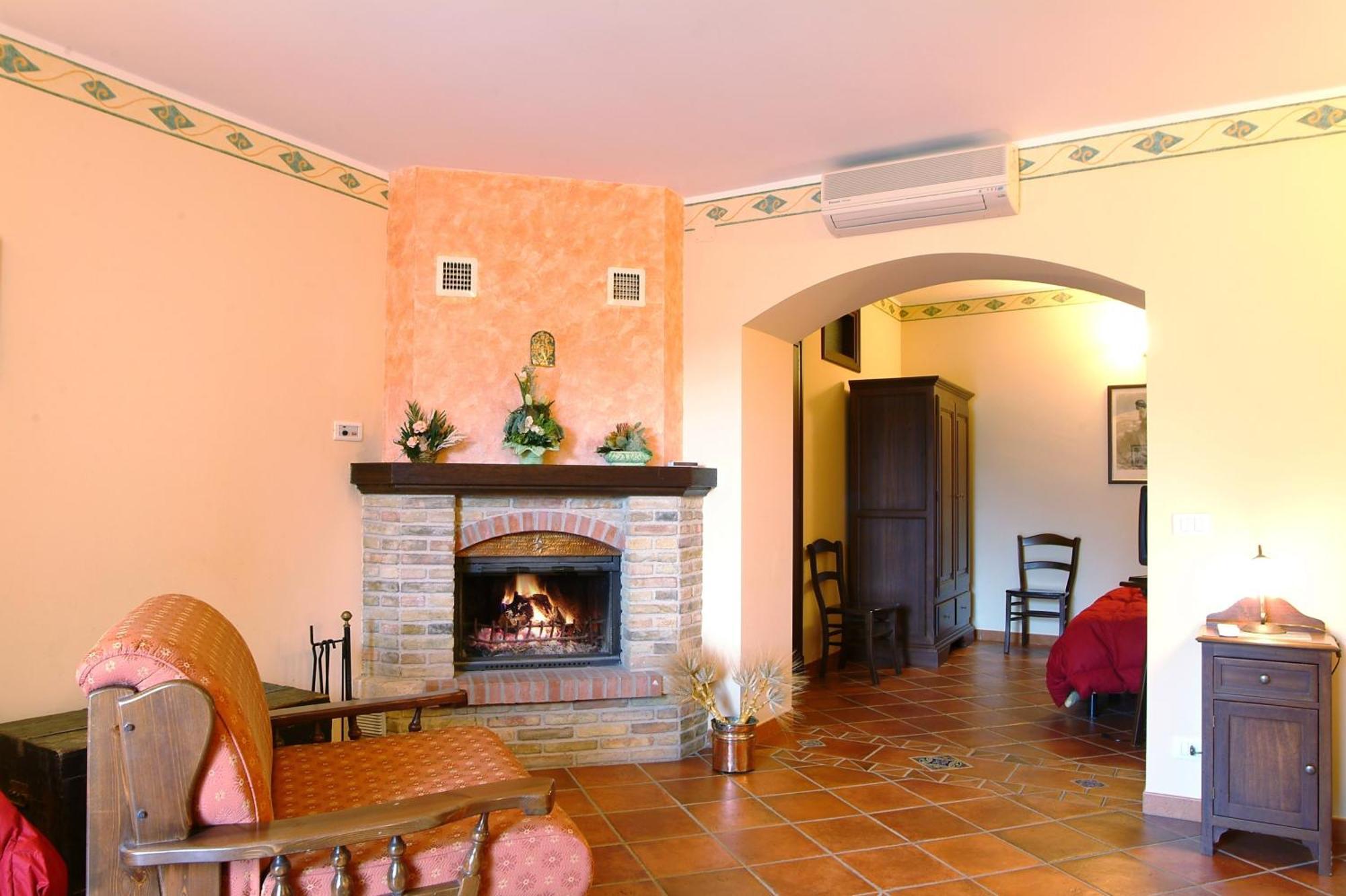 ペトラリーア・ソッターナ Il Castello Bed & Breakfast エクステリア 写真