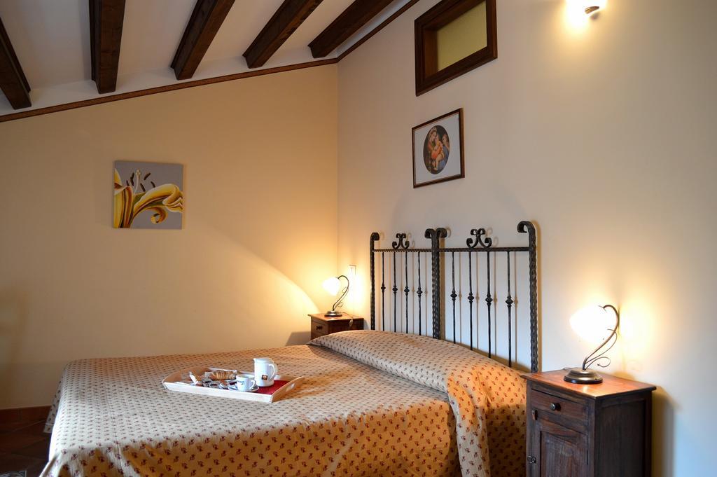 ペトラリーア・ソッターナ Il Castello Bed & Breakfast エクステリア 写真