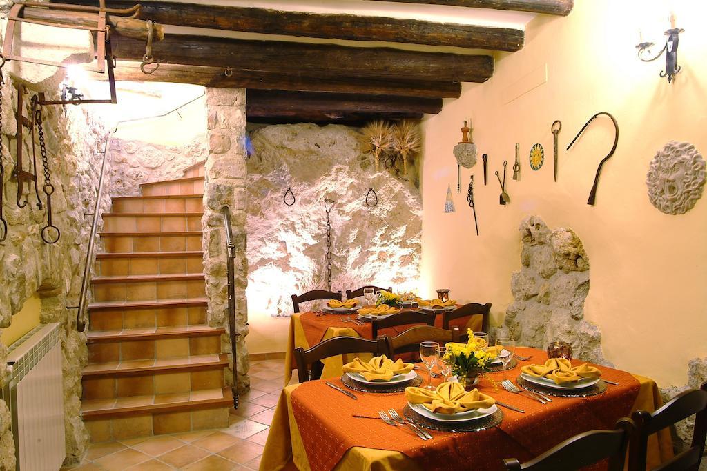 ペトラリーア・ソッターナ Il Castello Bed & Breakfast エクステリア 写真