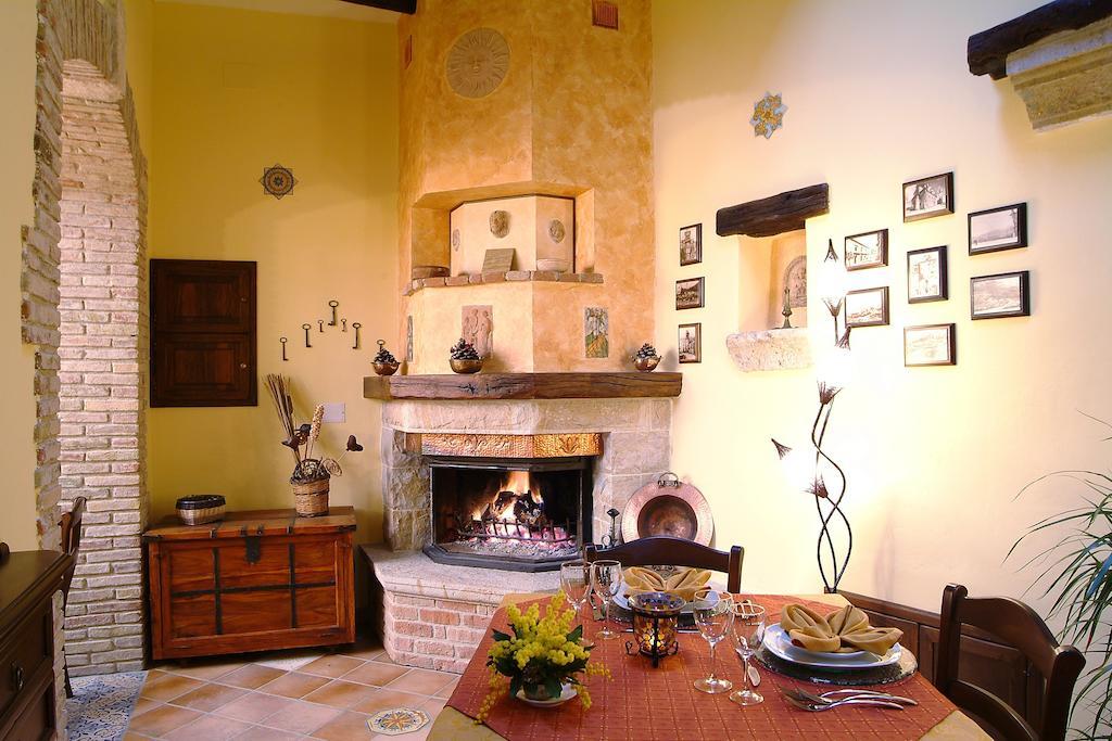 ペトラリーア・ソッターナ Il Castello Bed & Breakfast エクステリア 写真