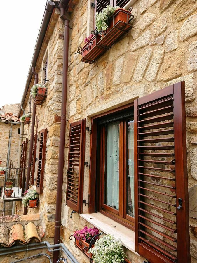 ペトラリーア・ソッターナ Il Castello Bed & Breakfast エクステリア 写真