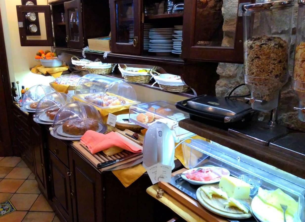 ペトラリーア・ソッターナ Il Castello Bed & Breakfast エクステリア 写真