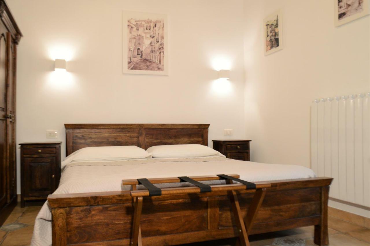 ペトラリーア・ソッターナ Il Castello Bed & Breakfast エクステリア 写真