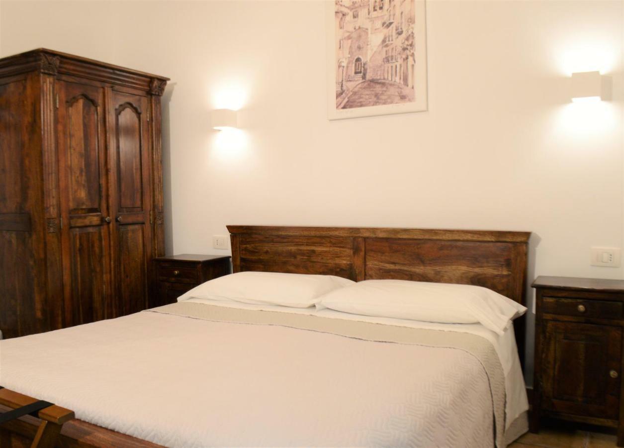 ペトラリーア・ソッターナ Il Castello Bed & Breakfast エクステリア 写真