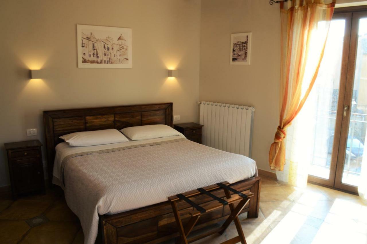 ペトラリーア・ソッターナ Il Castello Bed & Breakfast エクステリア 写真